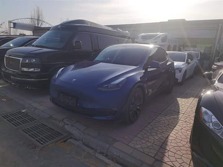 Фото 1 - Tesla Model Y