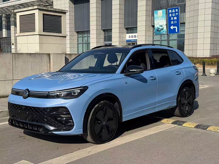 Фото 2 - Volkswagen Tiguan L Pro