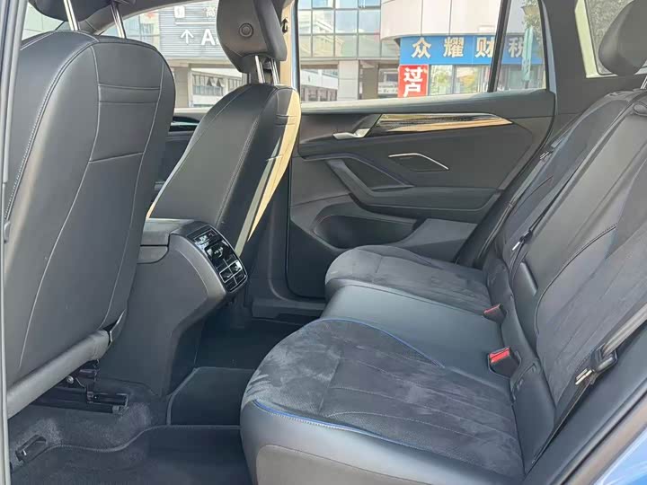 Фото 8 - Volkswagen Tiguan L Pro