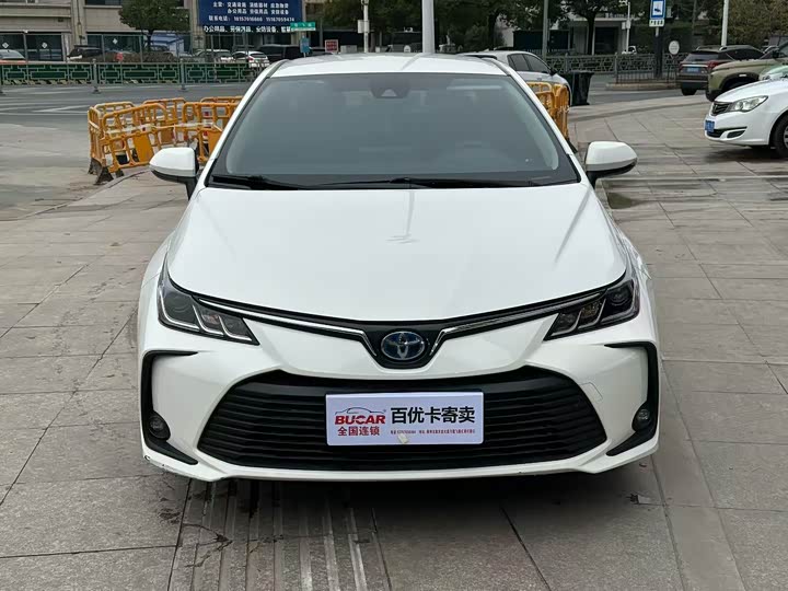 Фото 2 - Toyota Corolla