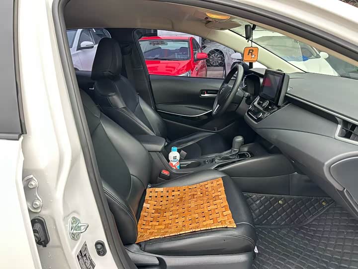 Фото 8 - Toyota Corolla