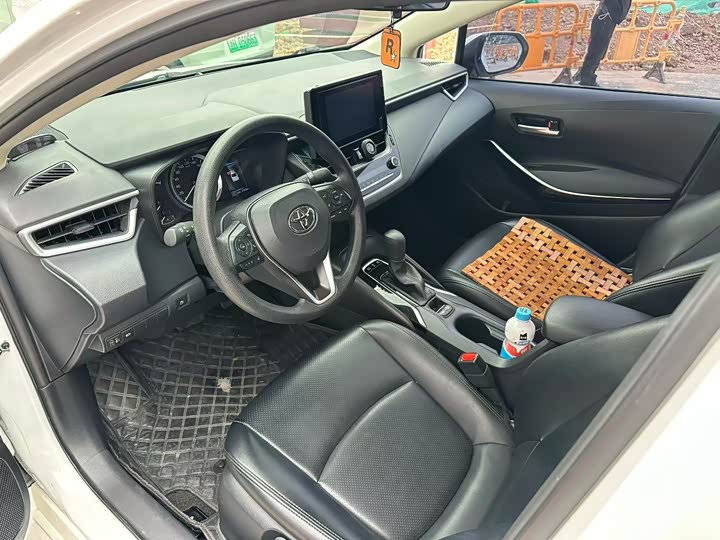 Фото 9 - Toyota Corolla