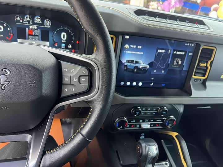 Фото 9 - Ford Bronco