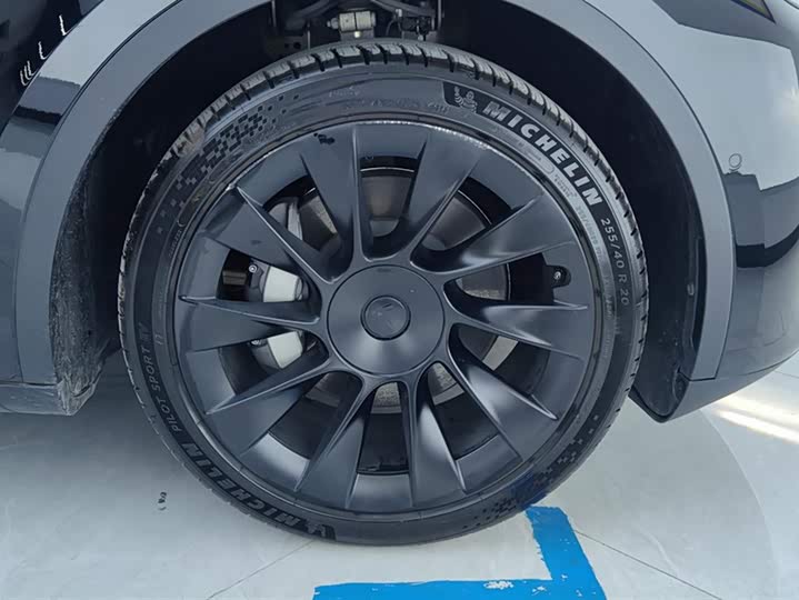 Фото 6 - Tesla Model Y