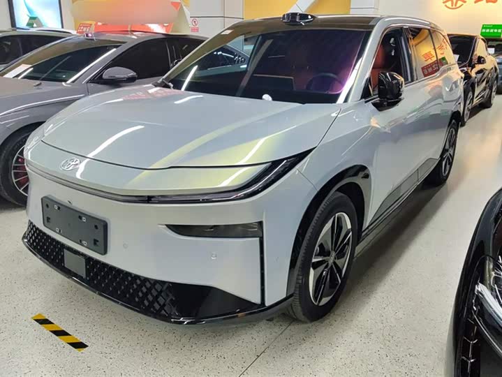 Фото 1 - Toyota bZ3X