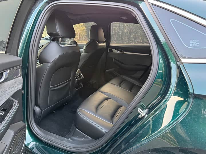 Фото 6 - Geely Preface