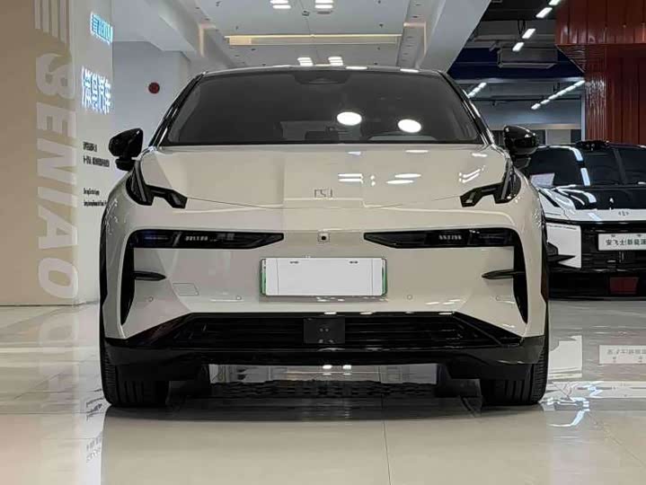 Фото 2 - Zeekr X