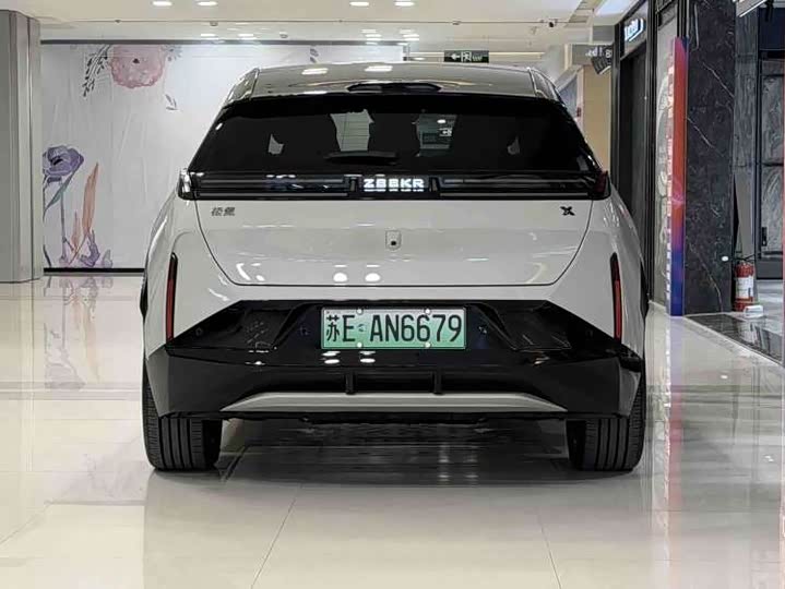 Фото 5 - Zeekr X