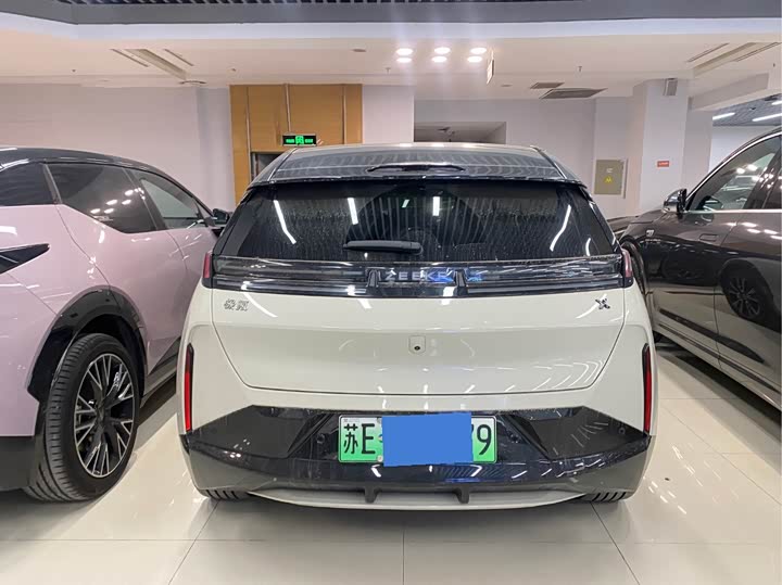 Фото 9 - Zeekr X