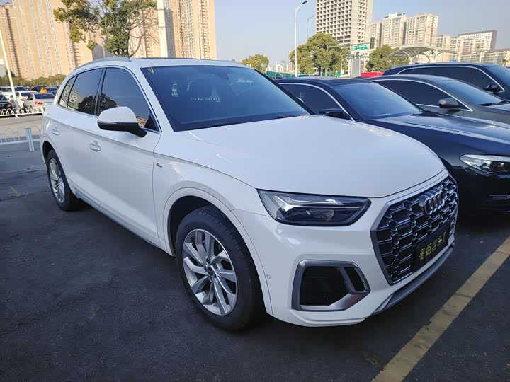 Фото 3 - Audi Q5L
