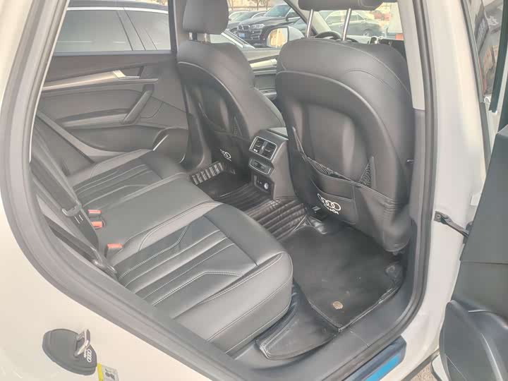 Фото 5 - Audi Q5L