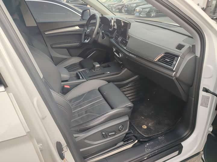 Фото 6 - Audi Q5L