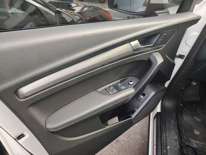 Фото 7 - Audi Q5L