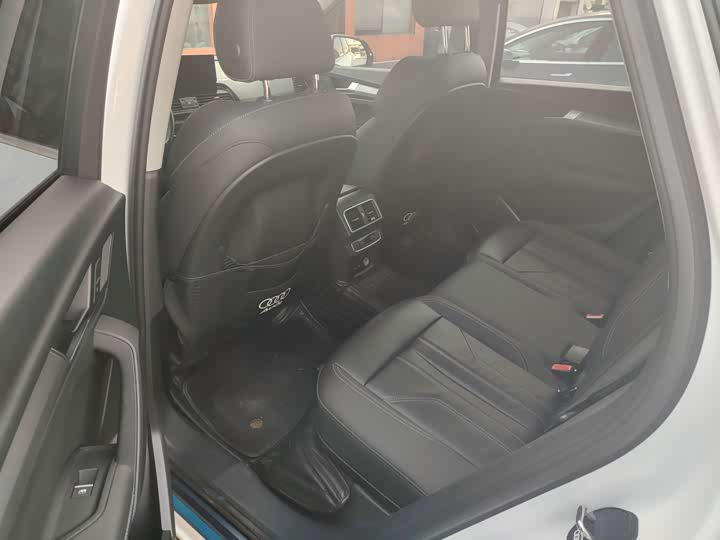 Фото 9 - Audi Q5L