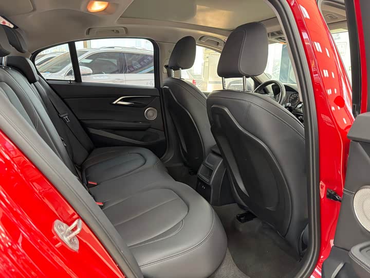 Фото 8 - BMW 1 Series