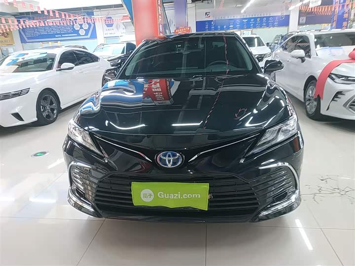 Фото 3 - Toyota Camry