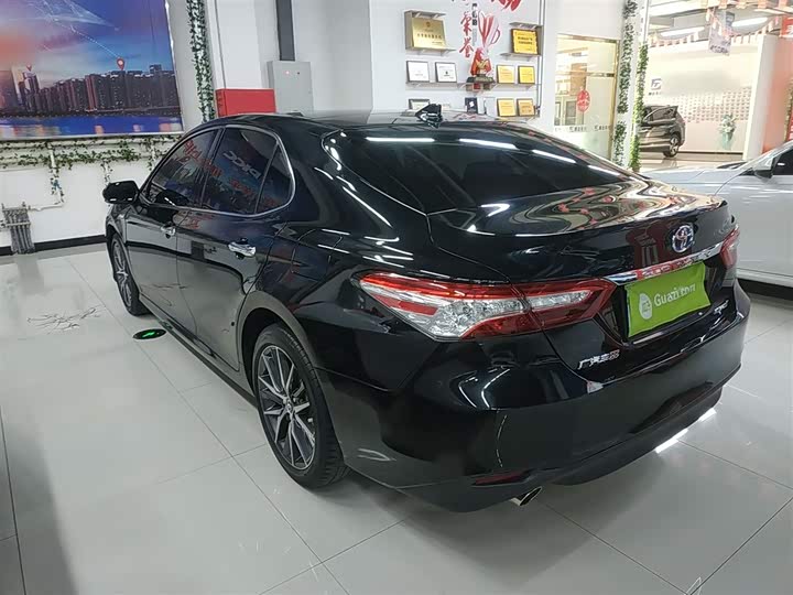 Фото 5 - Toyota Camry