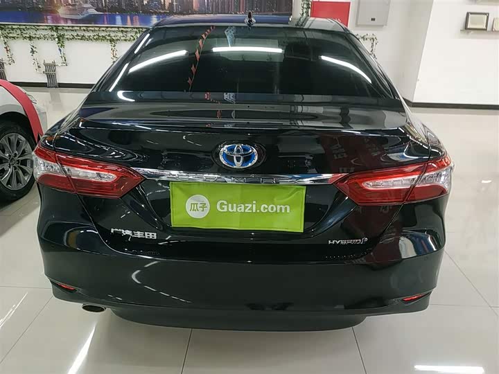 Фото 6 - Toyota Camry