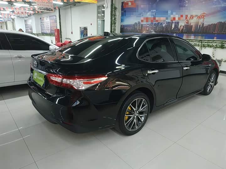 Фото 7 - Toyota Camry