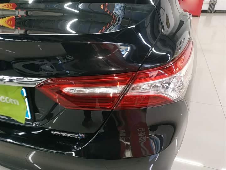 Фото 8 - Toyota Camry