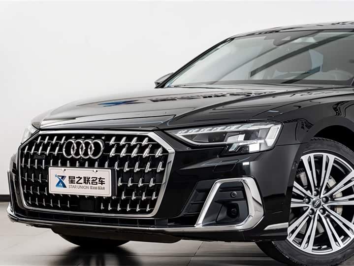 Фото 3 - Audi A8