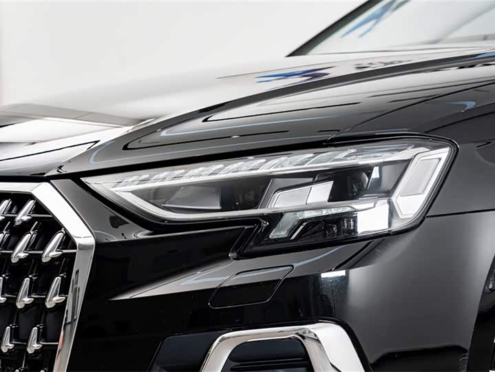 Фото 4 - Audi A8