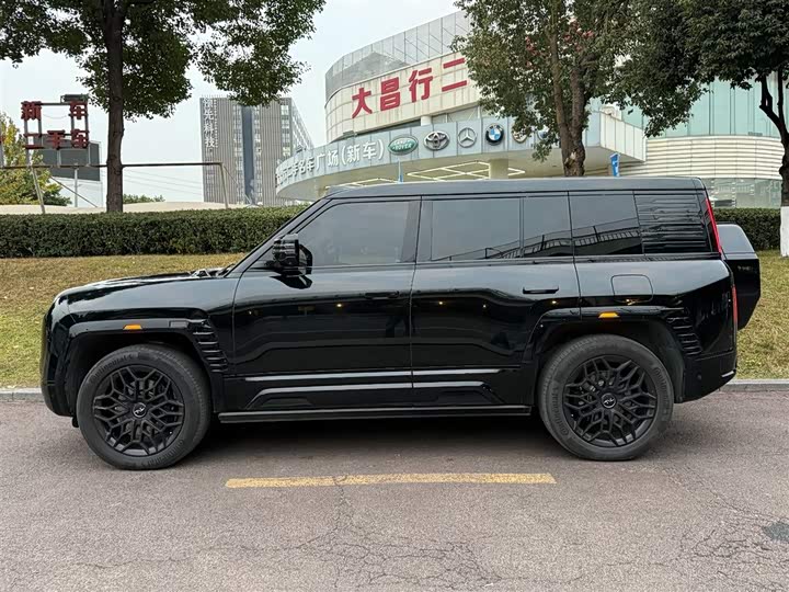 Фото 3 - BYD Yangwang U8