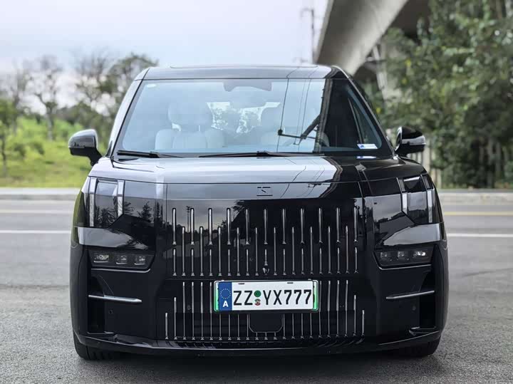 Фото 2 - Zeekr 009