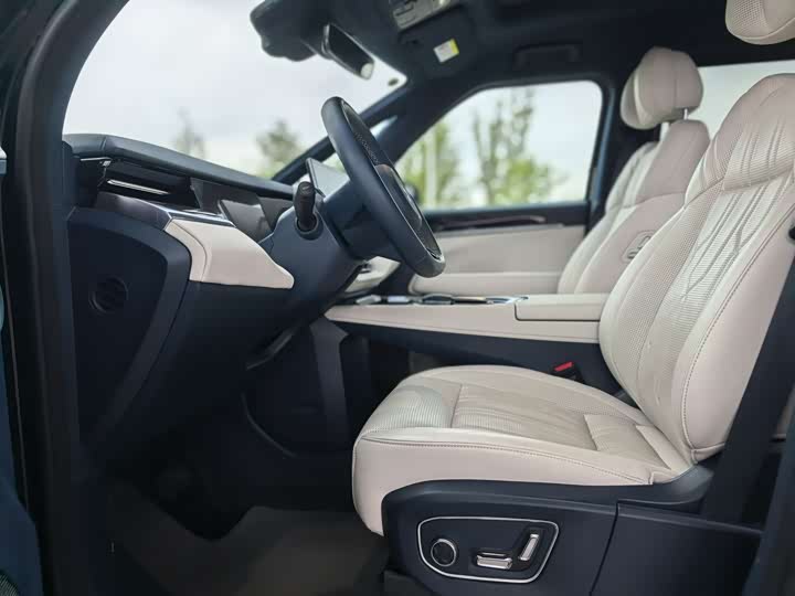 Фото 4 - Zeekr 009