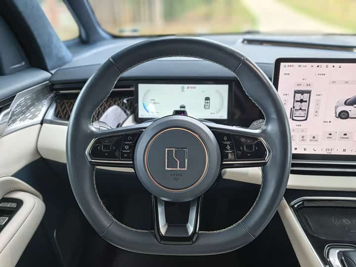 Фото 8 - Zeekr 009