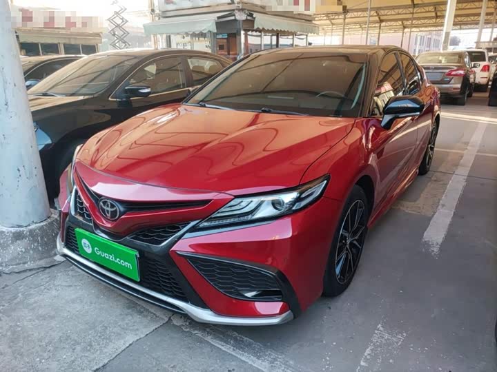 Фото 2 - Toyota Camry