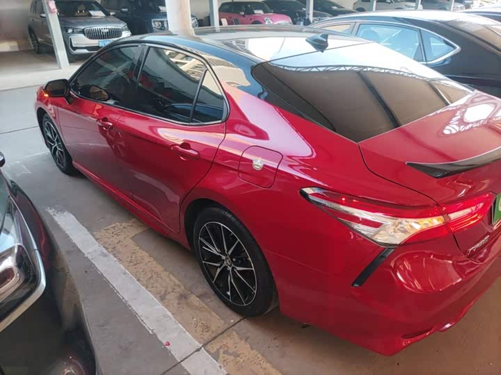 Фото 5 - Toyota Camry