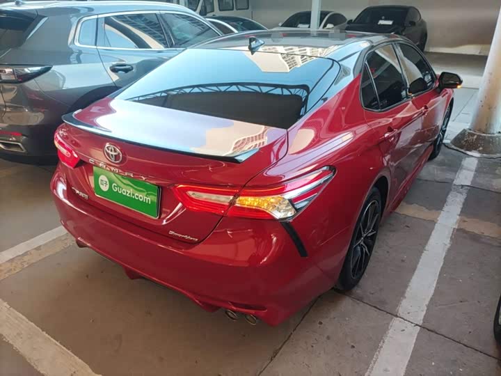 Фото 7 - Toyota Camry