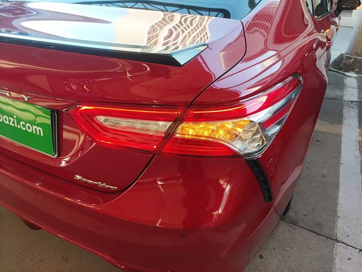 Фото 8 - Toyota Camry