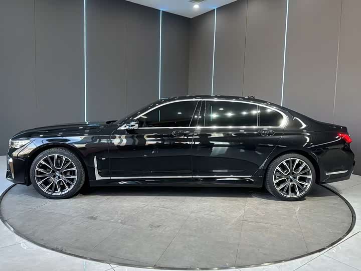 Фото 4 - BMW 7 Series
