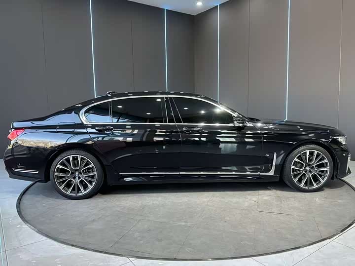 Фото 5 - BMW 7 Series