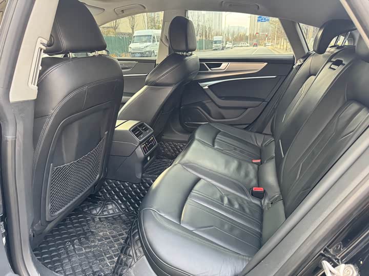 Фото 5 - Audi A7