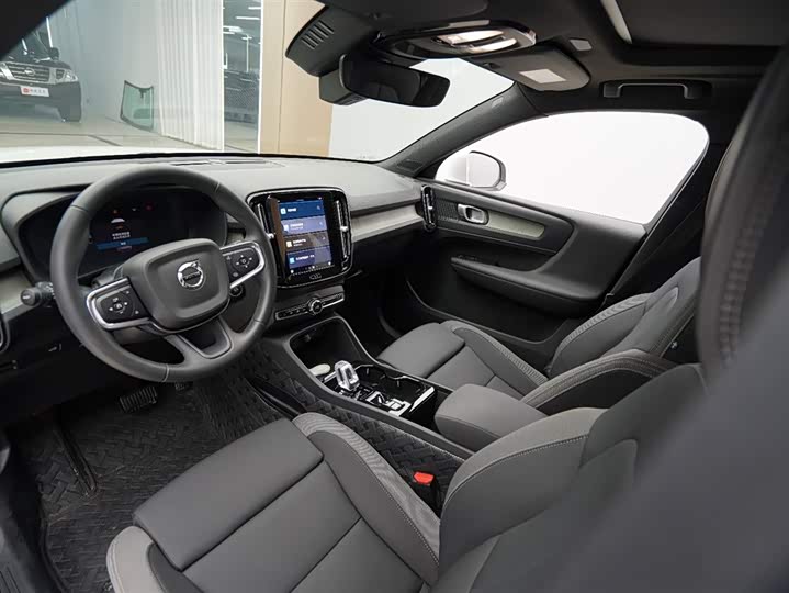 Фото 3 - Volvo XC40