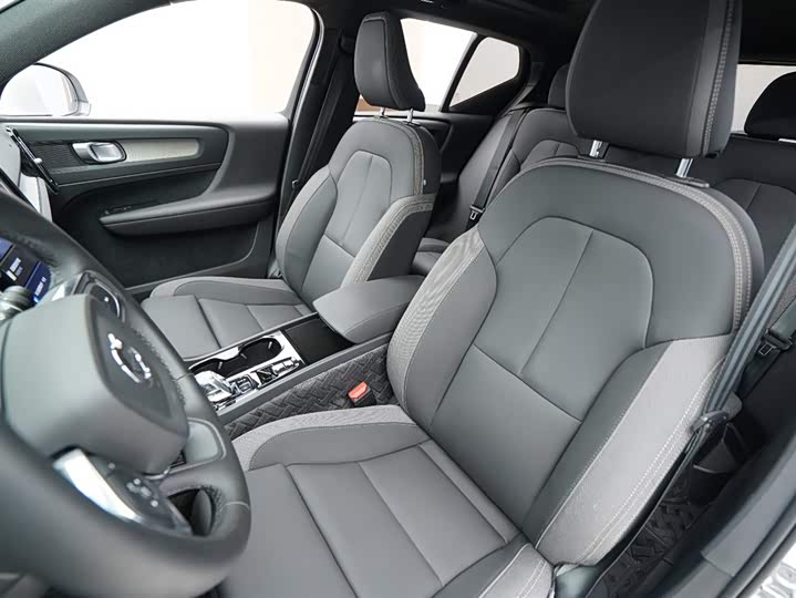 Фото 4 - Volvo XC40