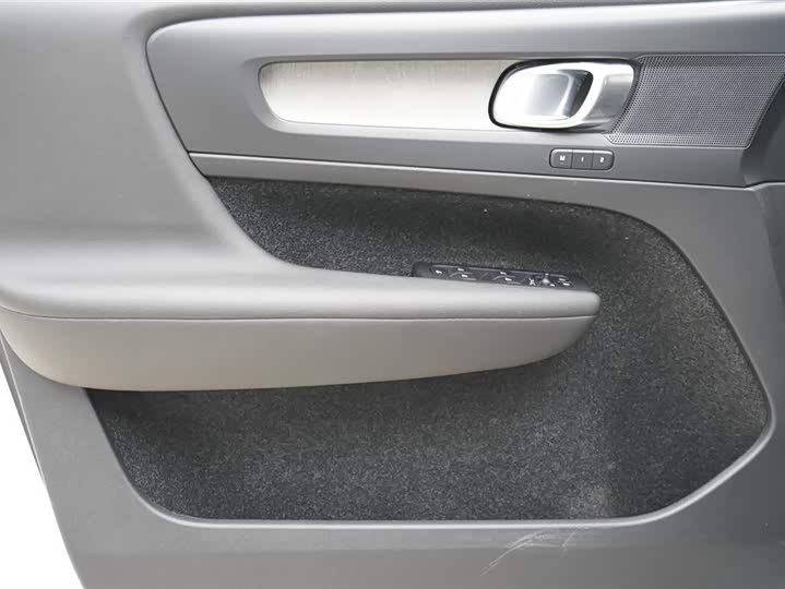 Фото 5 - Volvo XC40