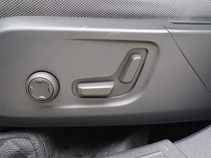 Фото 6 - Volvo XC40