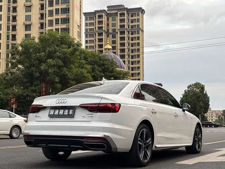 Фото 6 - Audi A4L