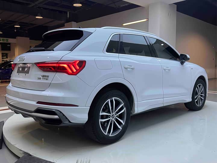 Фото 6 - Audi Q3