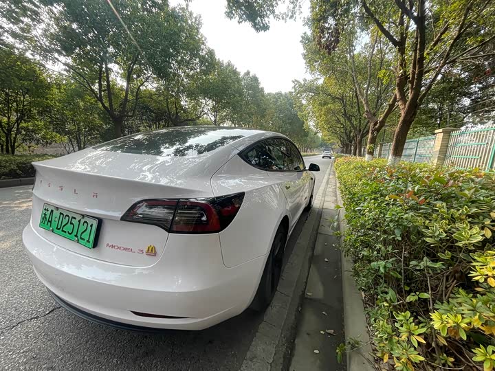 Фото 6 - Tesla Model 3