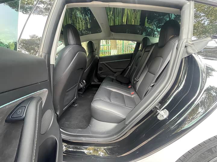 Фото 8 - Tesla Model 3