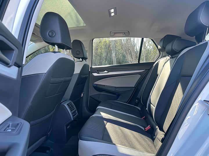 Фото 4 - Volkswagen Golf