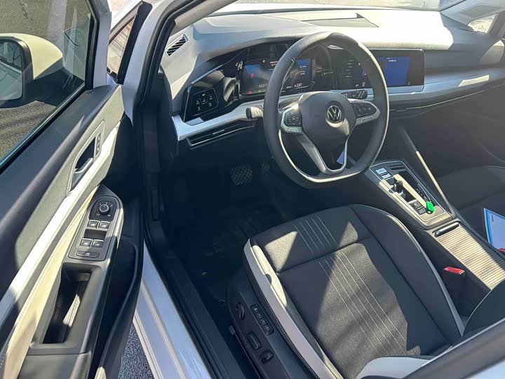 Фото 5 - Volkswagen Golf