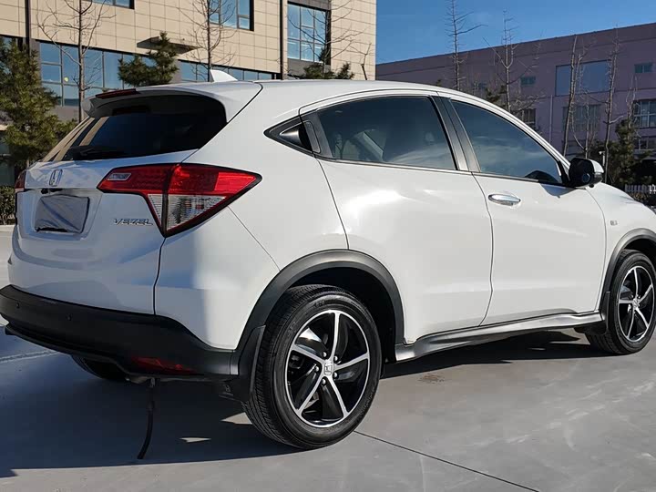 Фото 4 - Honda Vezel