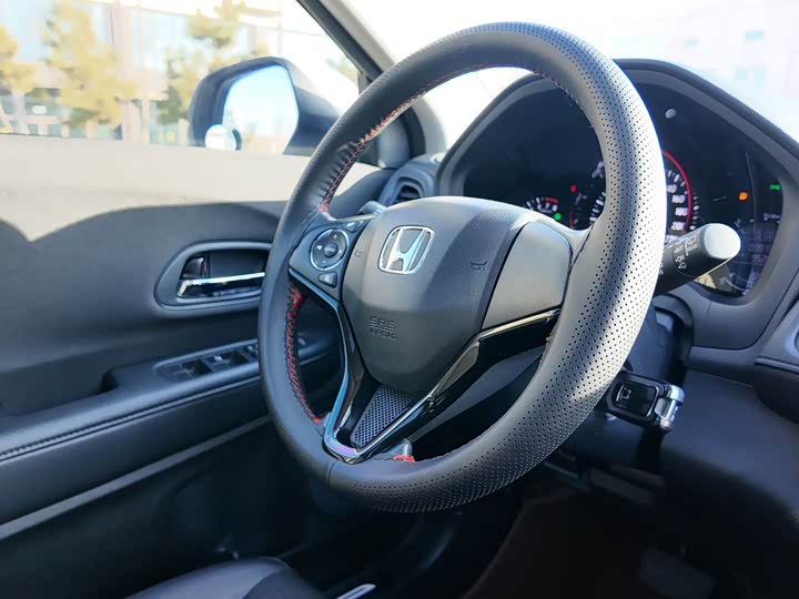Фото 9 - Honda Vezel