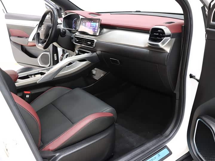 Фото 8 - Geely Coolray